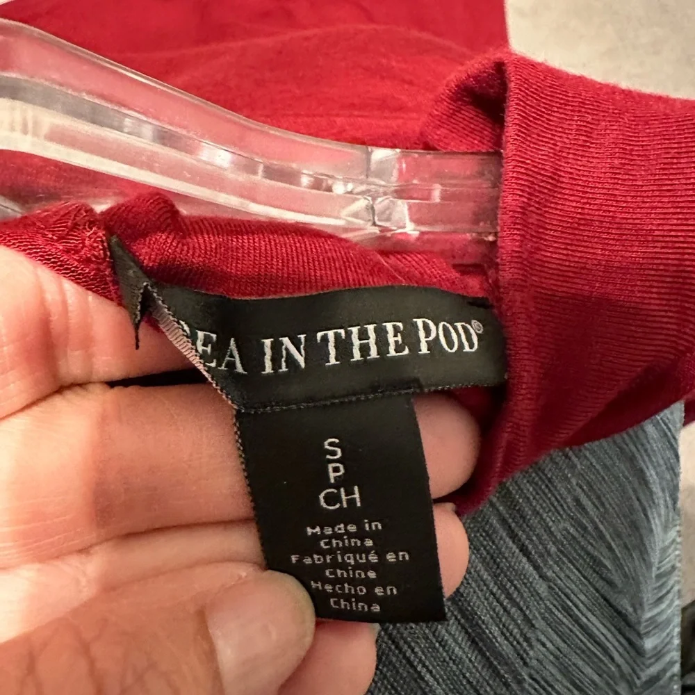 A Pea in the Pod Maternity Top perfect for Christmas! - Picture 6 of 6